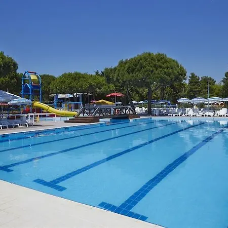 Campsite Victoria Mobilehome In Village Mediterraneo