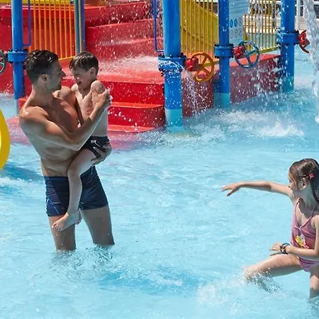 Campsite Victoria Mobilehome In Village Mediterraneo Cavallino-Treporti